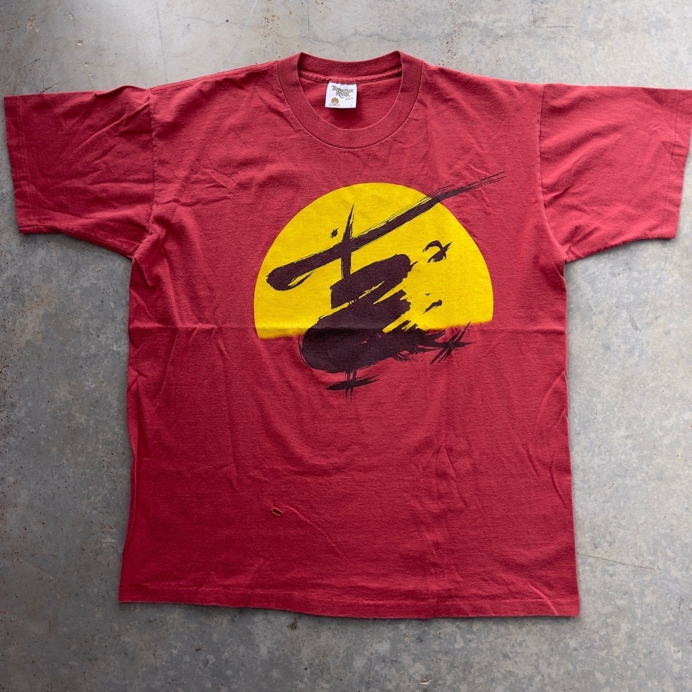 Miss Saigon Tennessee River T-Shirt Mens Large Red Vintage Single Stitch USA